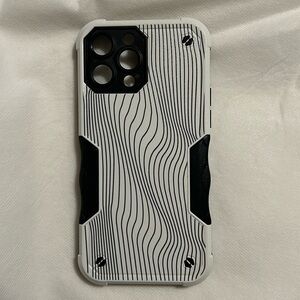 iPhone 13 Pro Max case: Black and white lines